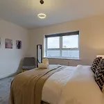 Sherlock Urban Escape Stylish 4Br Townhouse With Garden And Parking