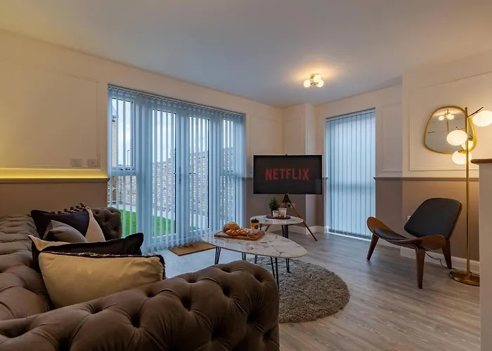 Sherlock Urban Escape Stylish 4Br Townhouse With Garden And Parking