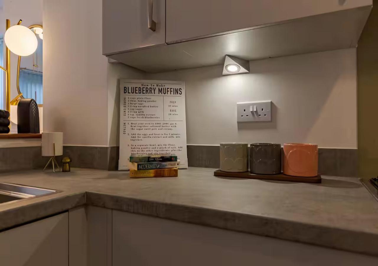 Sherlock Urban Escape Stylish 4br Townhouse With Garden And Parking Birmingham