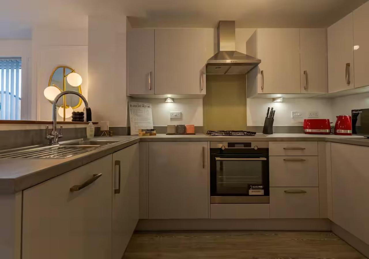 Sherlock Urban Escape Stylish 4br Townhouse With Garden And Parking
