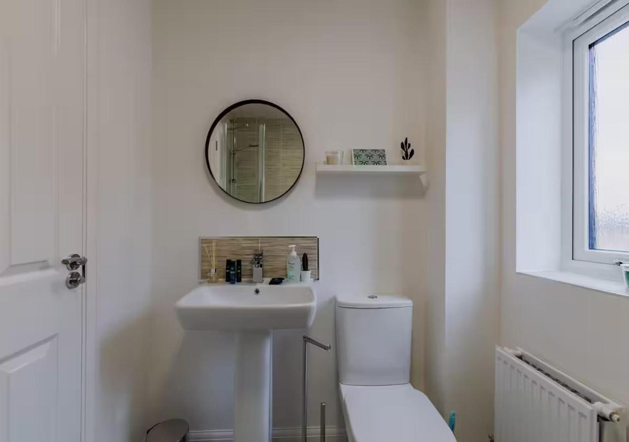 Sherlock Urban Escape Stylish 4br Townhouse With Garden And Parking Holiday home *