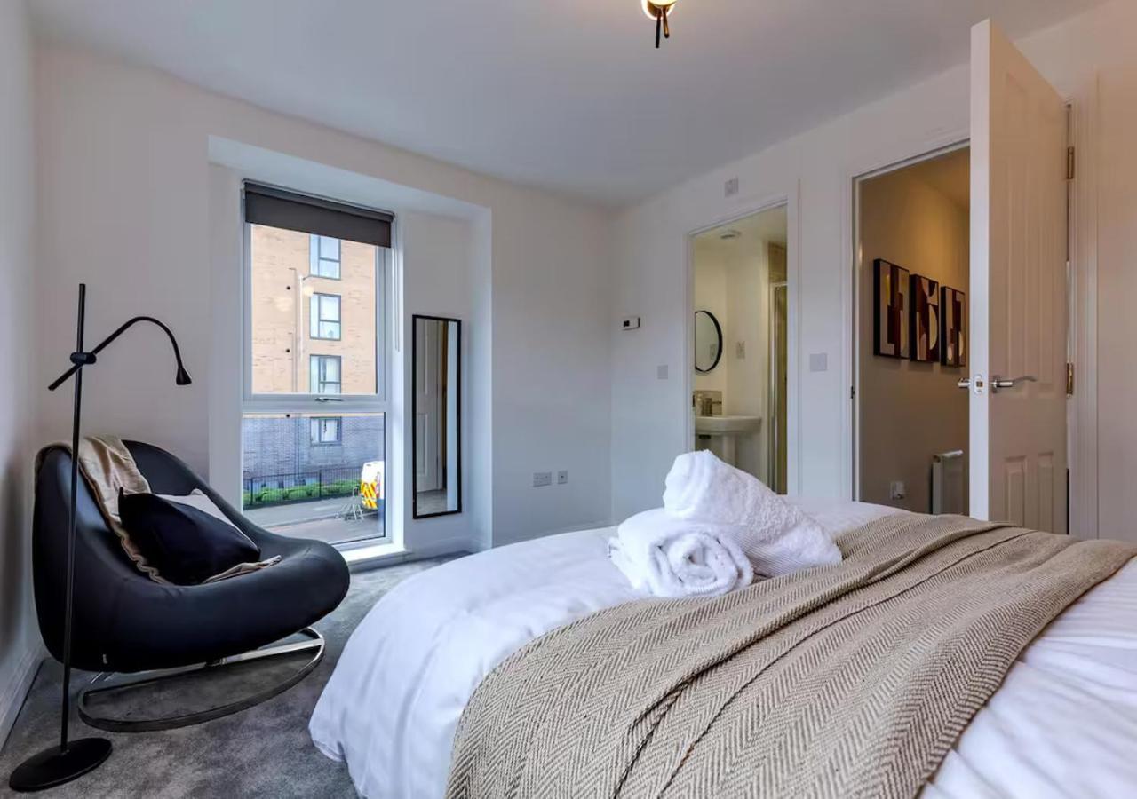 Sherlock Urban Escape Stylish 4br Townhouse With Garden And Parking Holiday home Birmingham