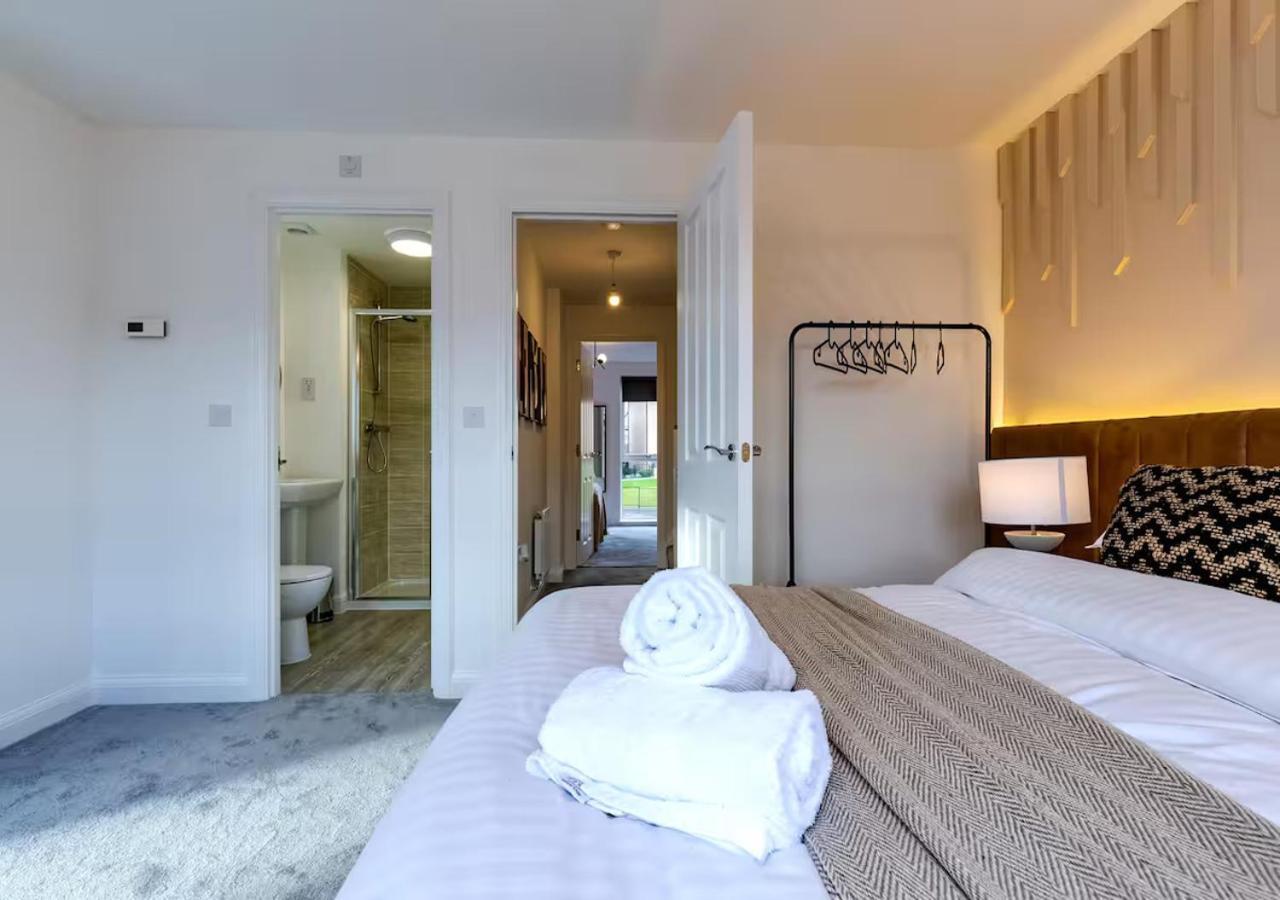 Sherlock Urban Escape Stylish 4br Townhouse With Garden And Parking Holiday home Birmingham