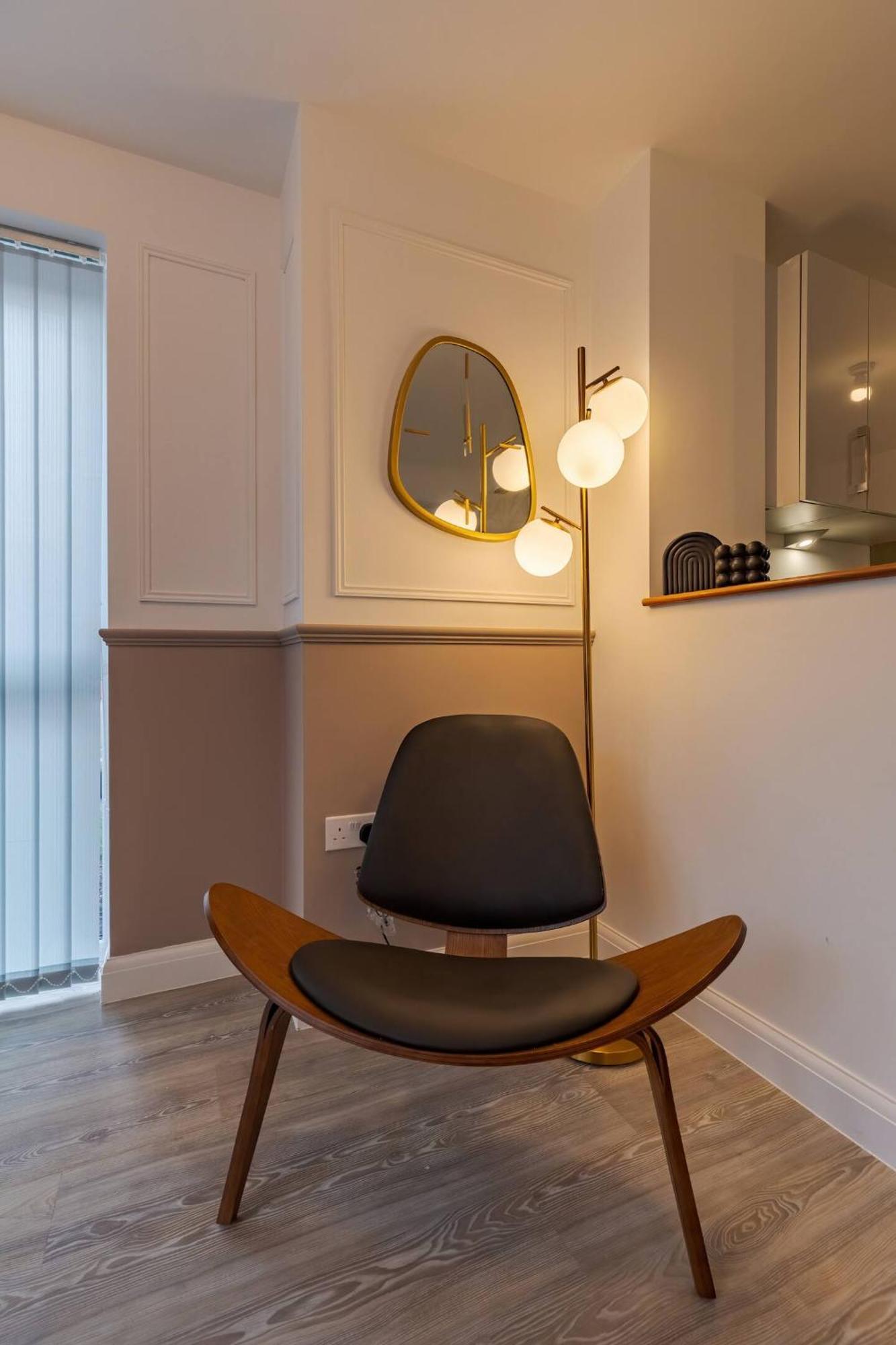 Sherlock Urban Escape Stylish 4br Townhouse With Garden And Parking
