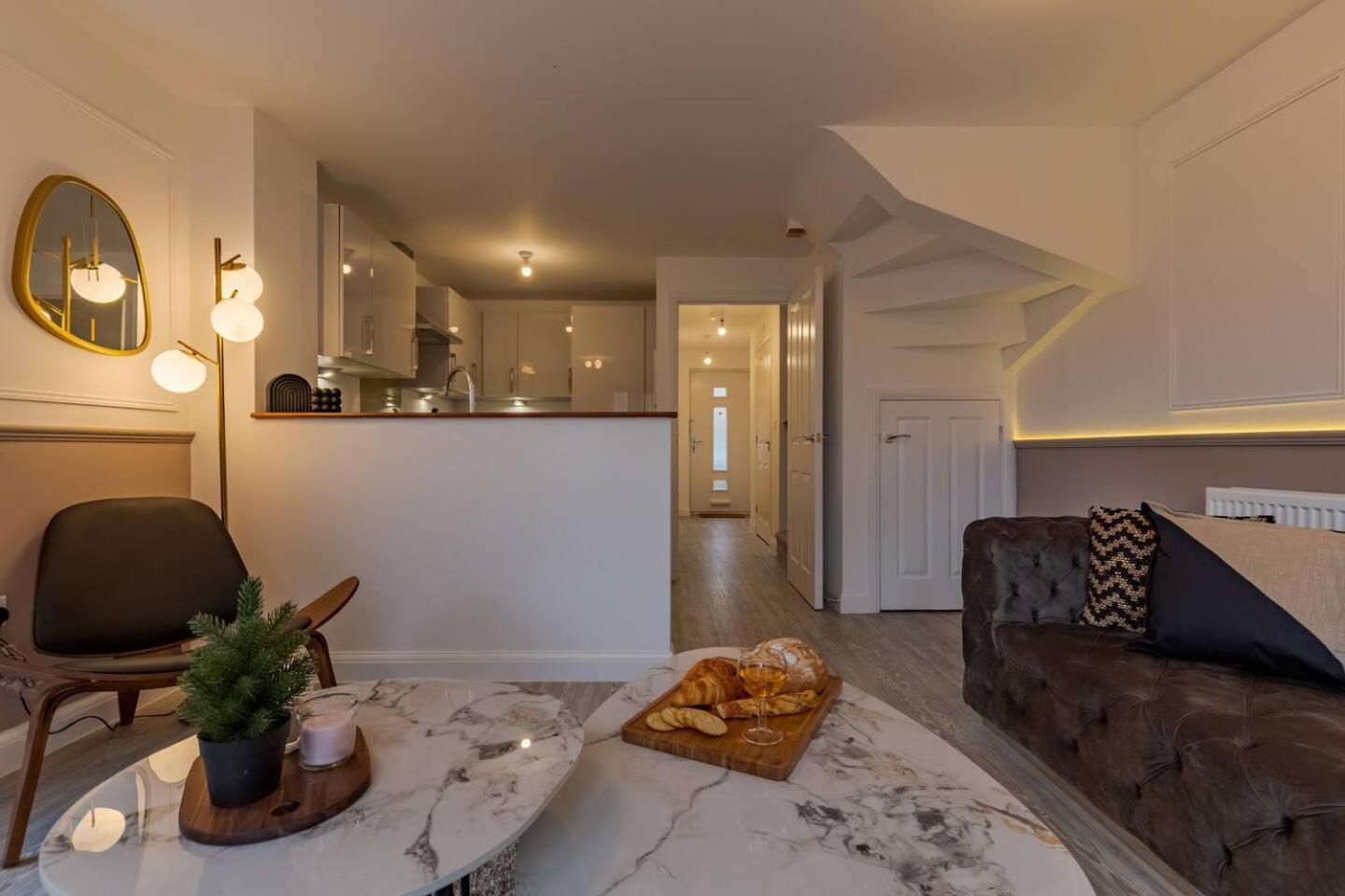 Sherlock Urban Escape Stylish 4br Townhouse With Garden And Parking Birmingham